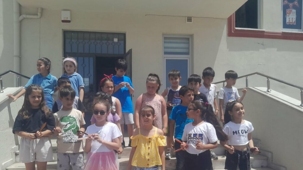 مدرسة ابتدائية Buca Tutun Ihracatcilari Birligi Ilkokulu ، إزمير، صورة