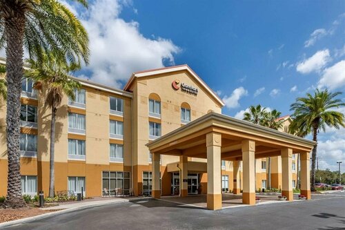 Внешний вид отеля Comfort Inn St Petersburg North в Сент-Питерсберге, фото 1