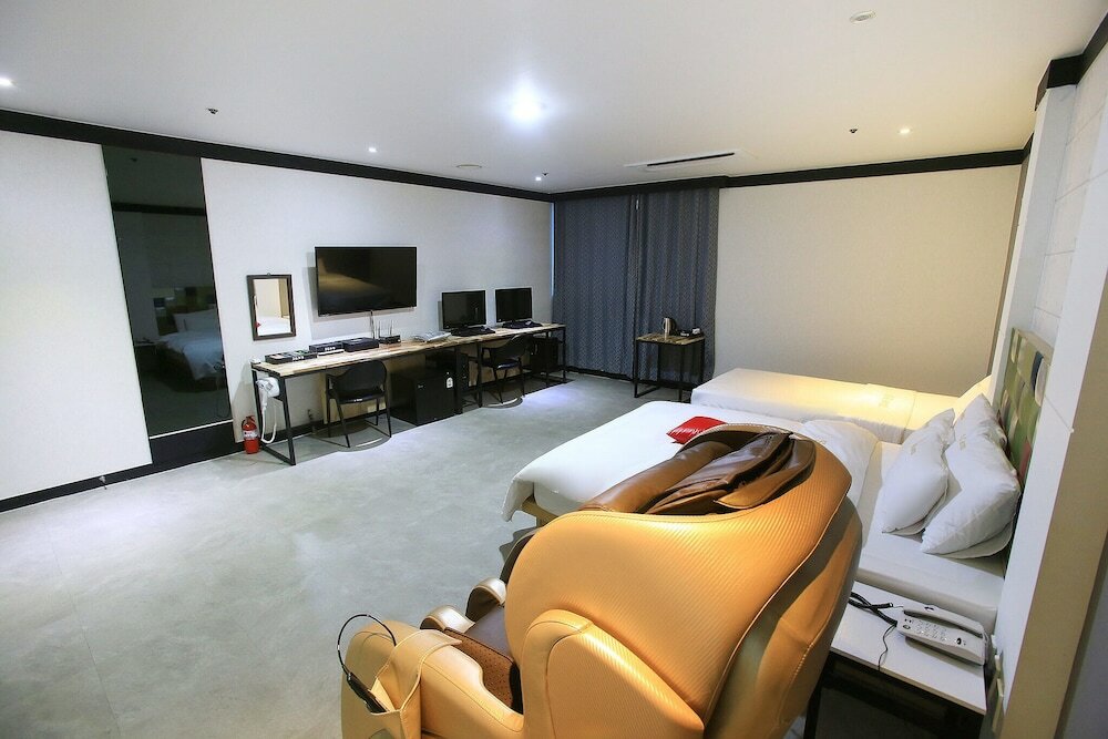 Фото Suwon Yeongtong Sg Hotel