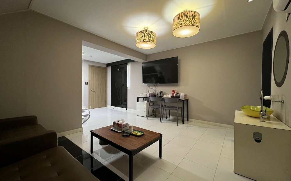 Фото Suwon Station 25h