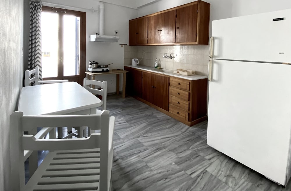 Фото Helliniko Studios - Adults Only