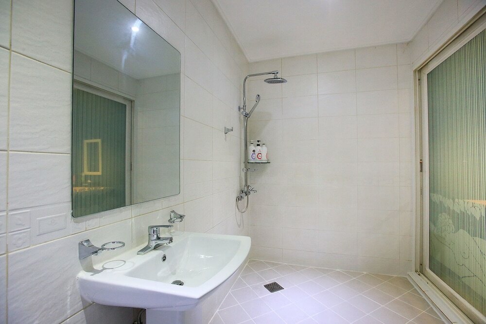 Фото Suwon Yeongtong Sg Hotel