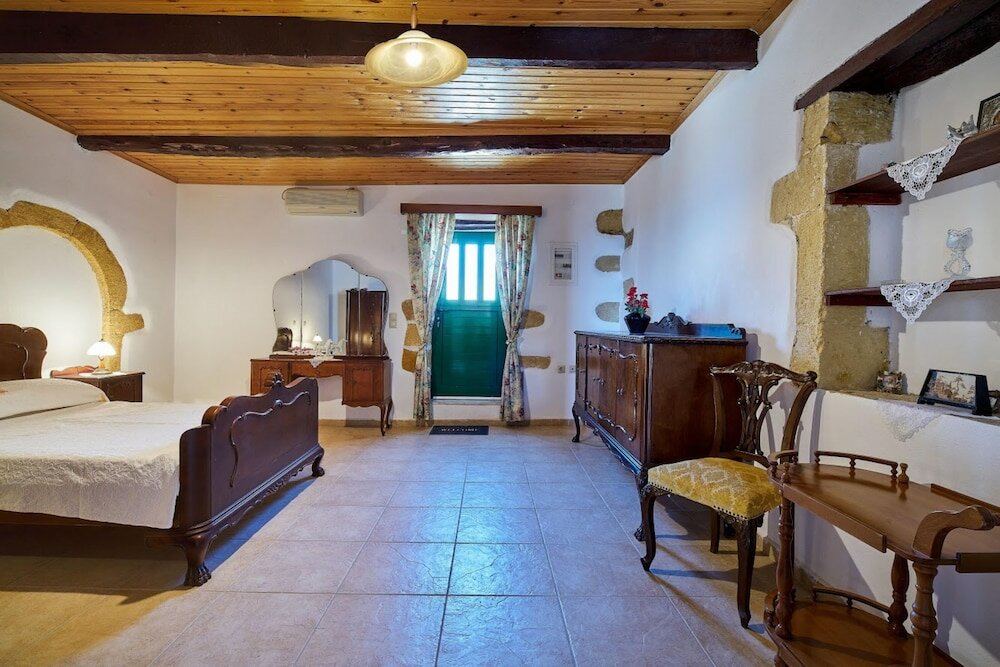 Фото Achilleas Apartments