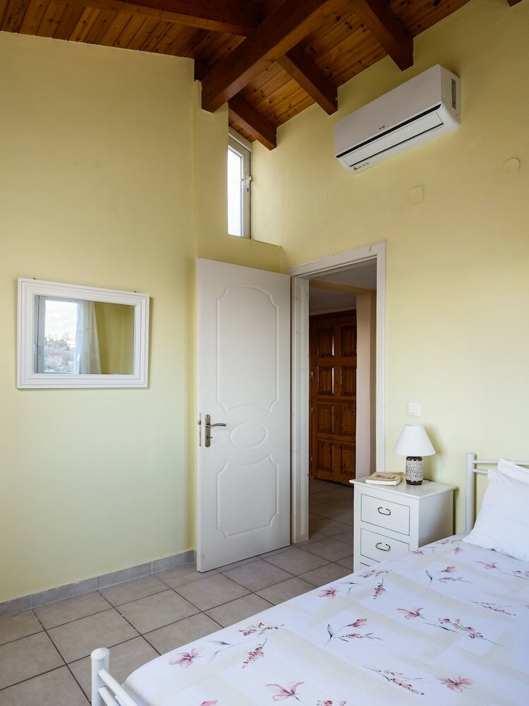 Фото Aloe Apartments by Konnect, 500m from Dassia Beach