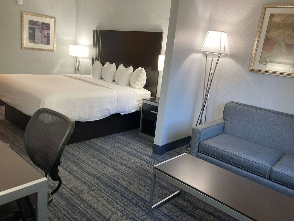 Фото Best Western Plus Reading Inn & Suites