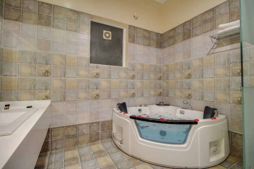 Фото Maulik Mansion Resort