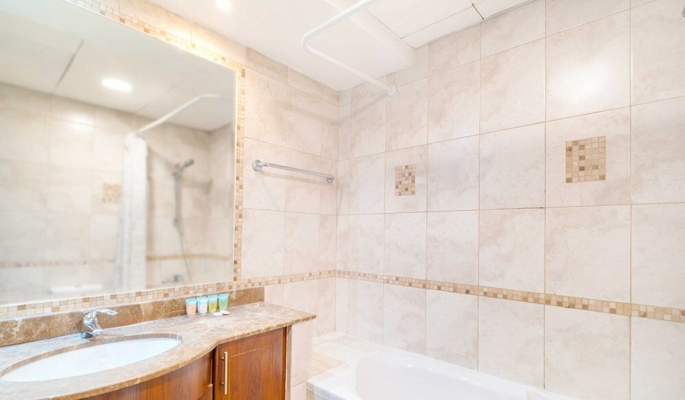 Фото Lux The Al Seef Marina 4 bed Suite