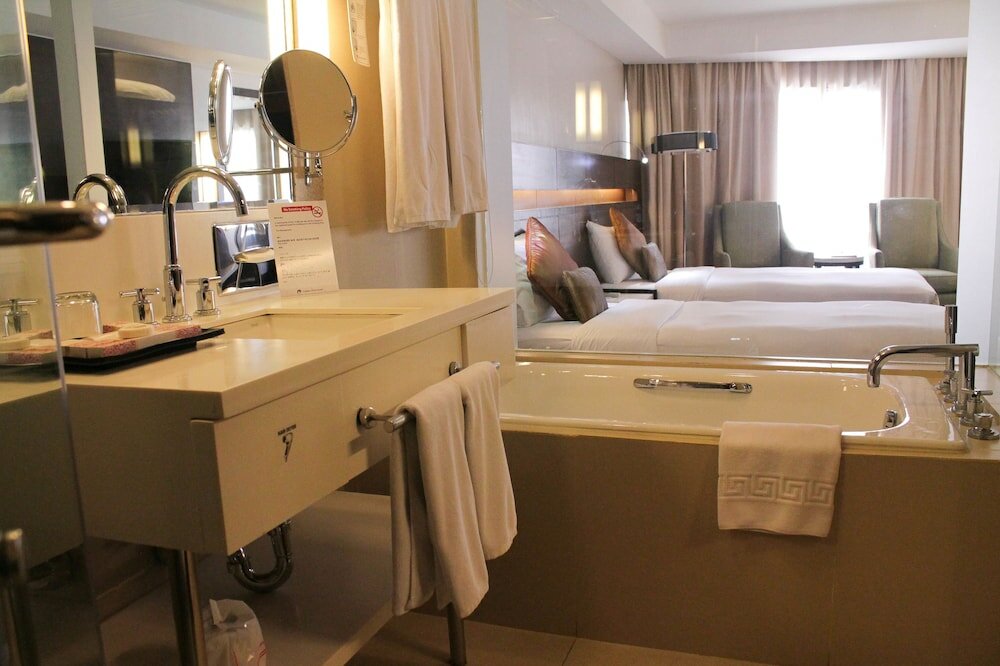 Фото Century Park Hotel