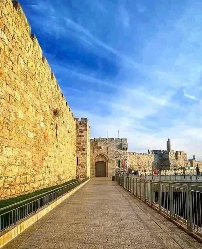 Фото The Colony Hotel