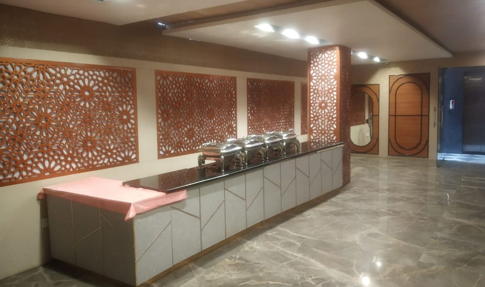 Фото Rnb Select Hotel Walk in Lucknow