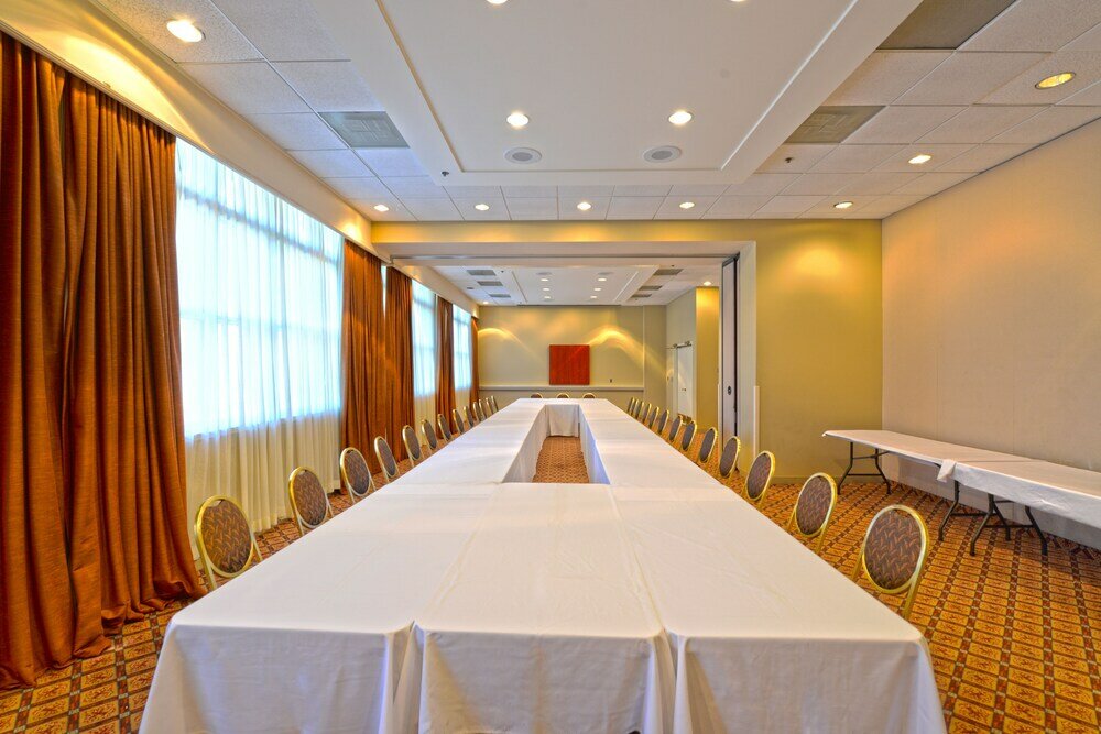 Фото Kellogg Hotel & Conference Center