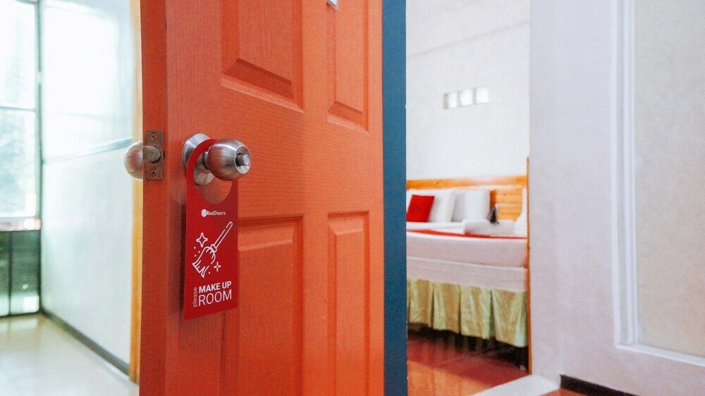 Фото RedDoorz @ Humayhumay Road Lapulapu