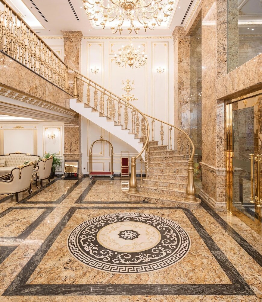 Фото Monarque Hotel