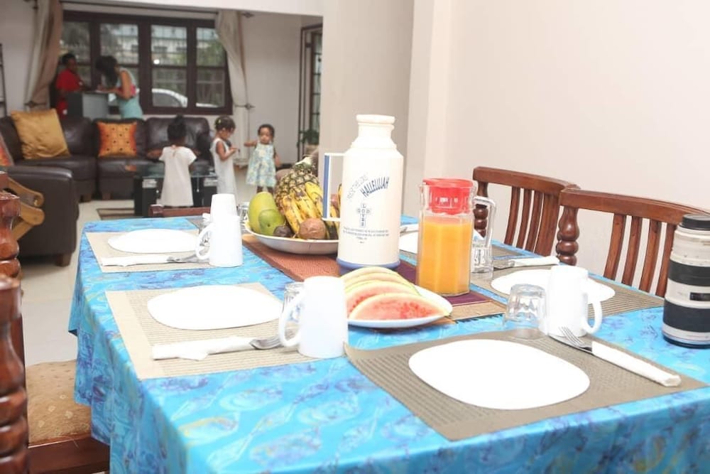 Фото Entebbe Vine Inn