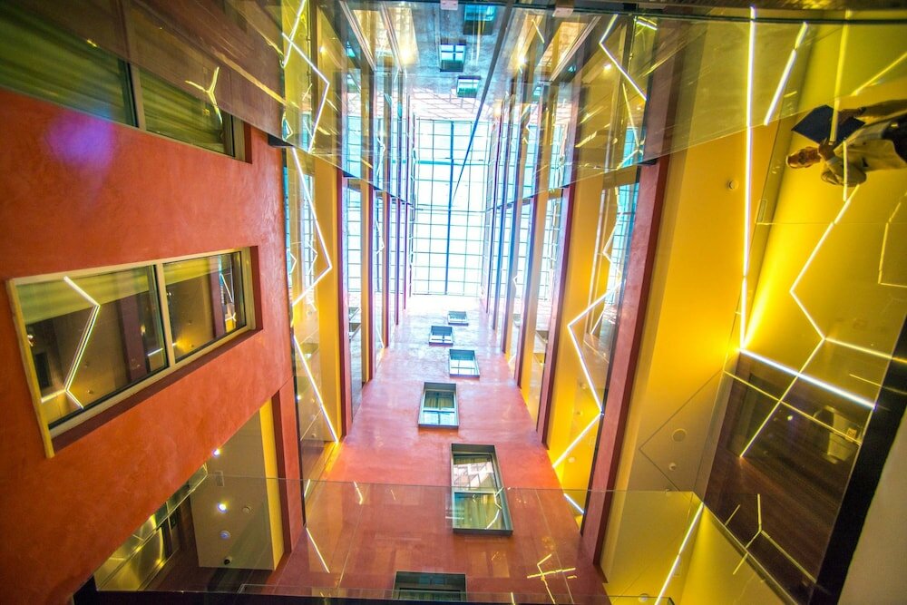 Фото Arya Stadium Hotel