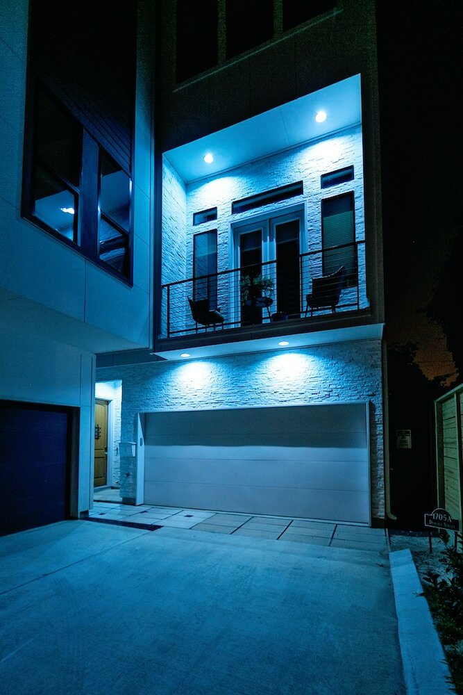 Фото Montrose Guesthouse Suites