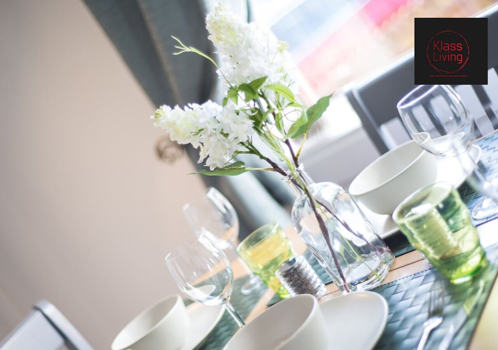 Фото Two Bedroom House by Klass Living Serviced Accommodation Hamilton - Kenmar House With Parking & WiFi