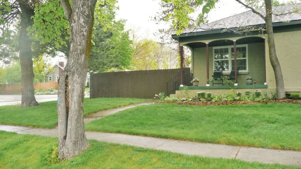 Фото House at the Foot of the Mountains