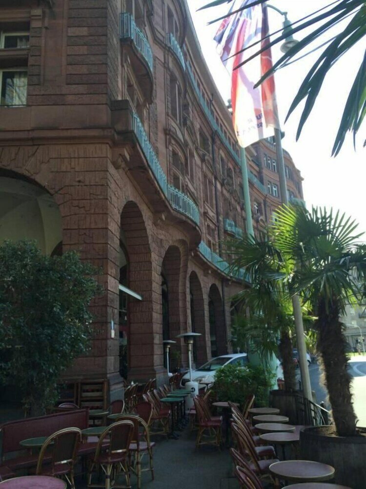 Фото 1 Bedroom Apartment In Prime Location