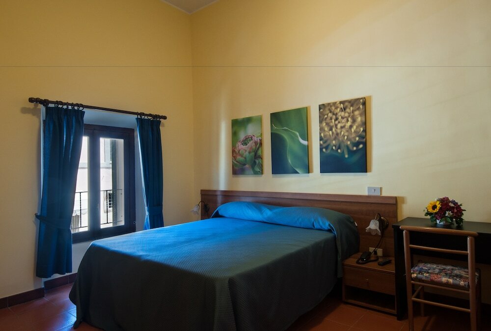 Фото Hotel Capranica