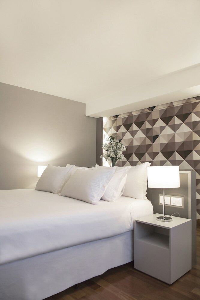 Фото Nh Curitiba The Five