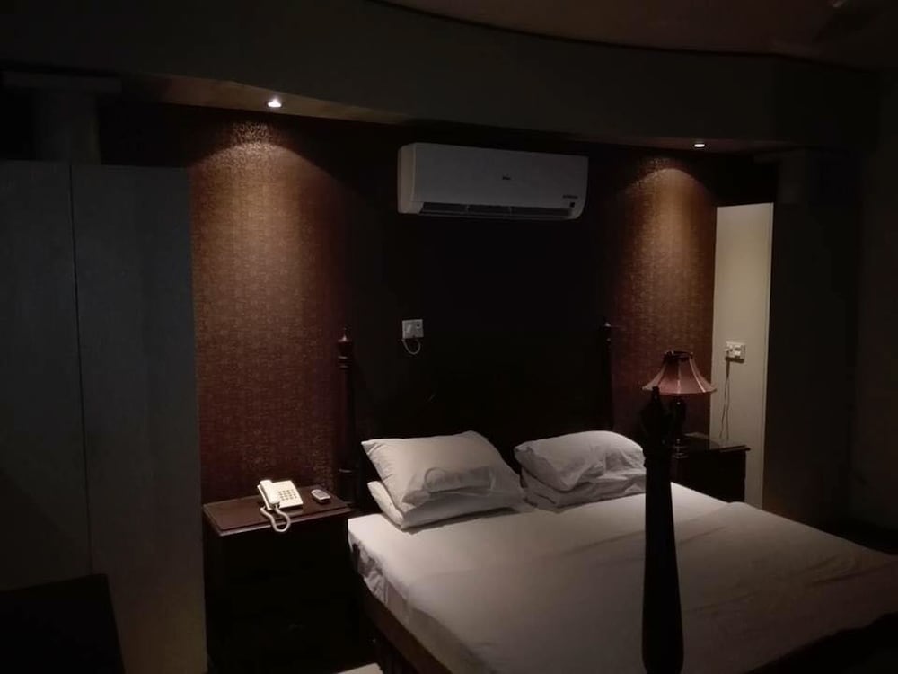 Фото Hotel Fortress Lahore