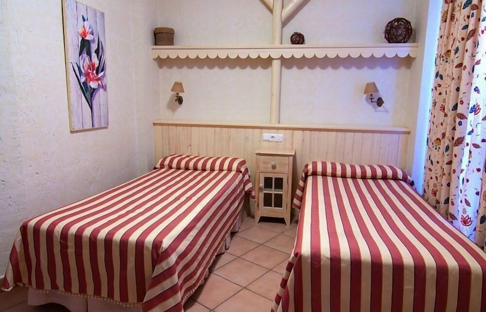 Фото Aparthotel La Espadaña