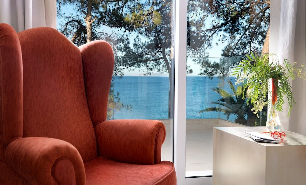 Фото Out Of The Blue Resort & SPA