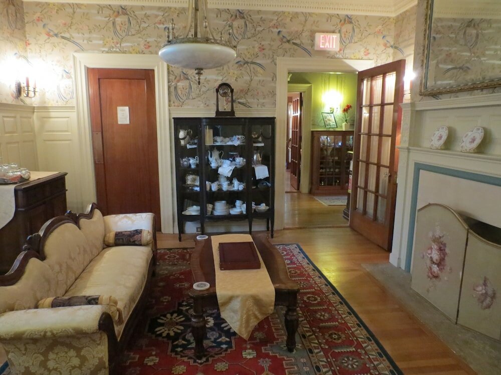 Фото The Silver Fountain Inn