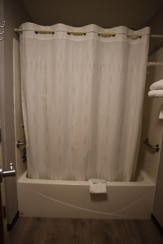 Фото Express Inn & Suites