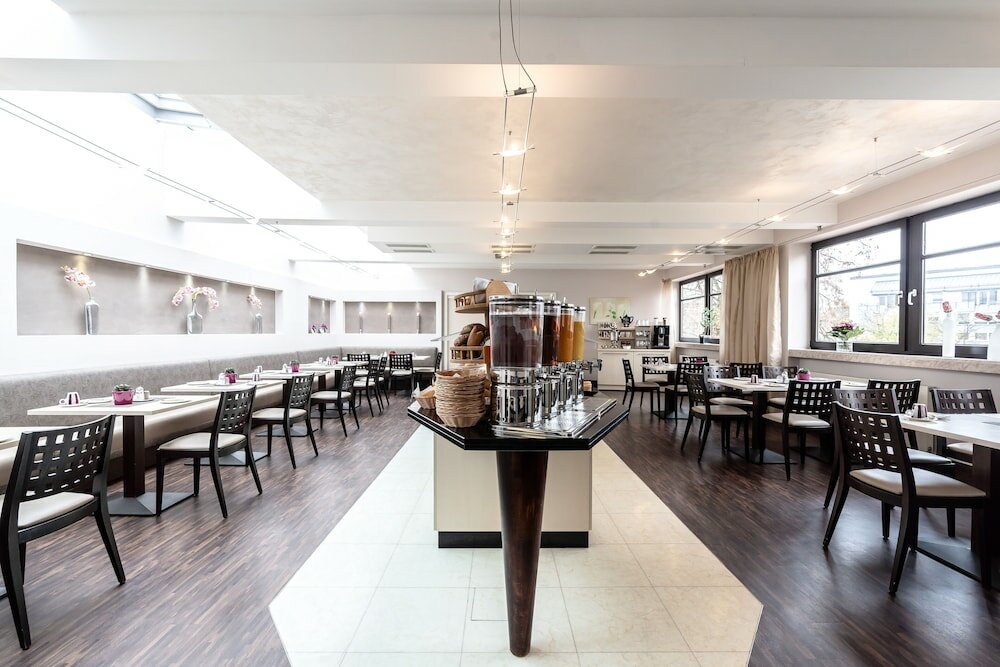 Фото Hotel Demas Unterhaching