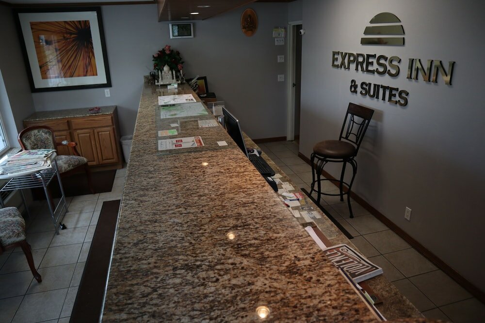 Фото Express Inn & Suites