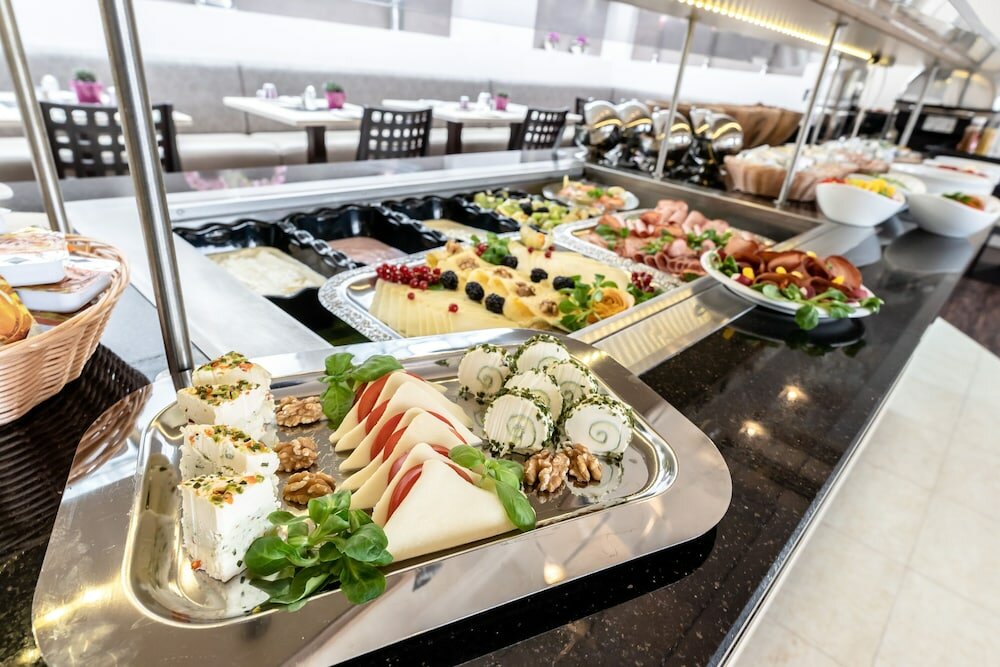 Фото Hotel Demas Unterhaching