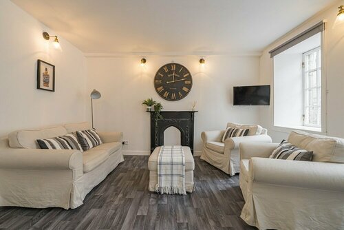 Гостиница Royal Mile 5 Br Apartment nr Castle в Эдинбурге