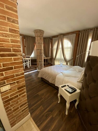 Внешний вид отеля The Red Bricks Hotel в Шкодере, фото 2