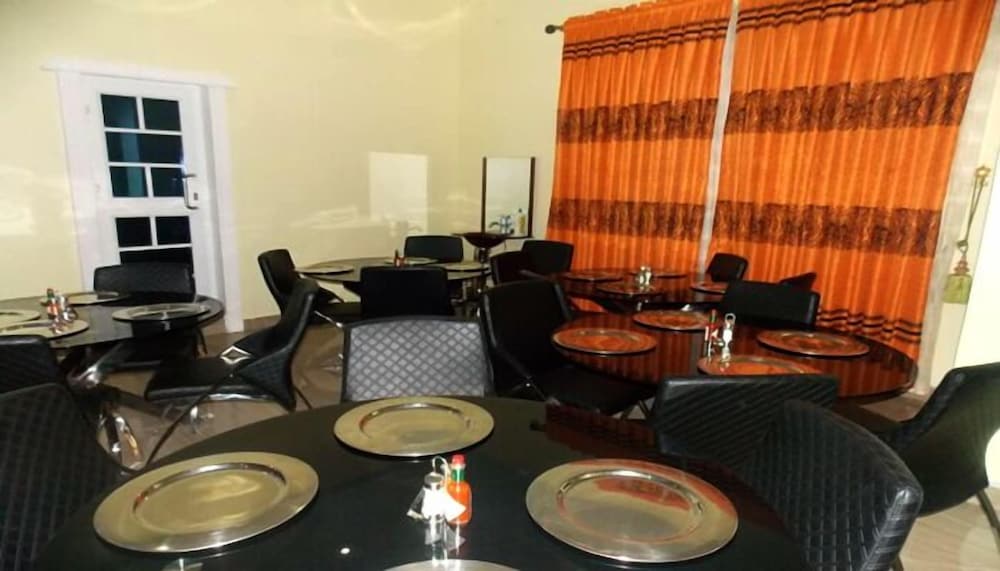 Фото Brighams Suites