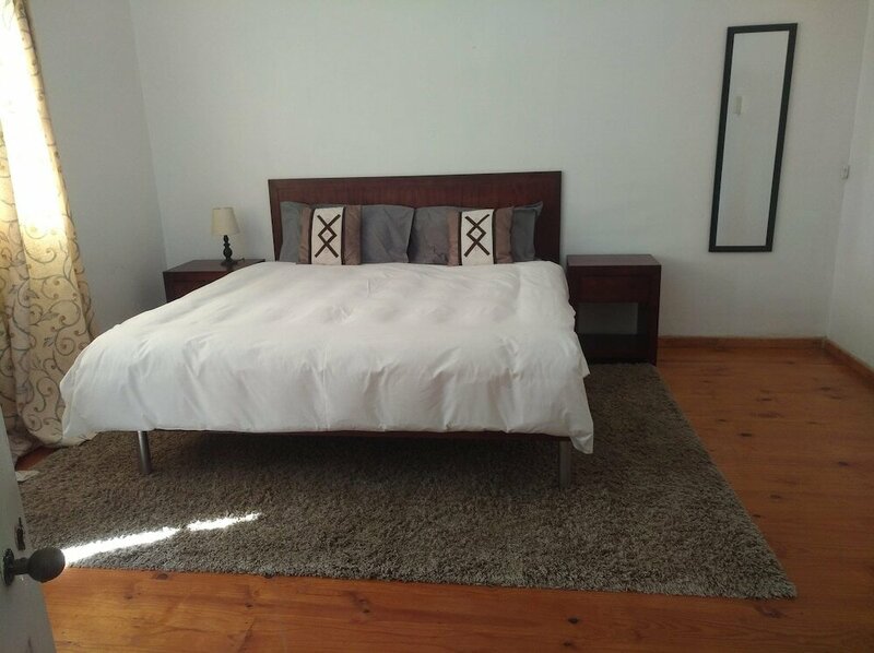Гостиница Steps Guest Lodge в Порт-Элизабет