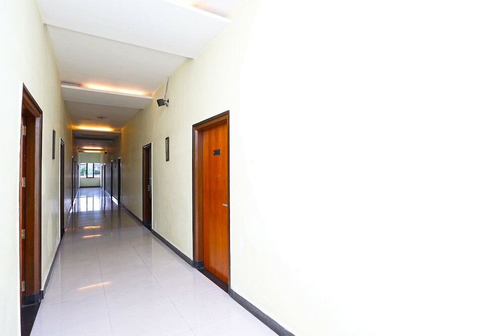 Фото Capital O 45308 Hotel Highway