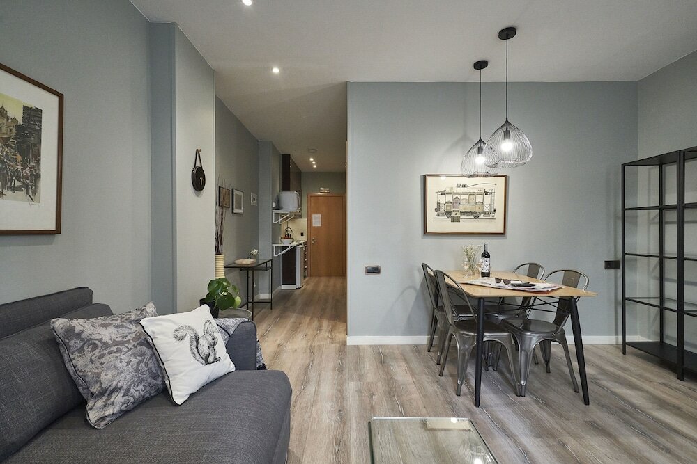 Фото AinB Las Ramblas Colón Apartments