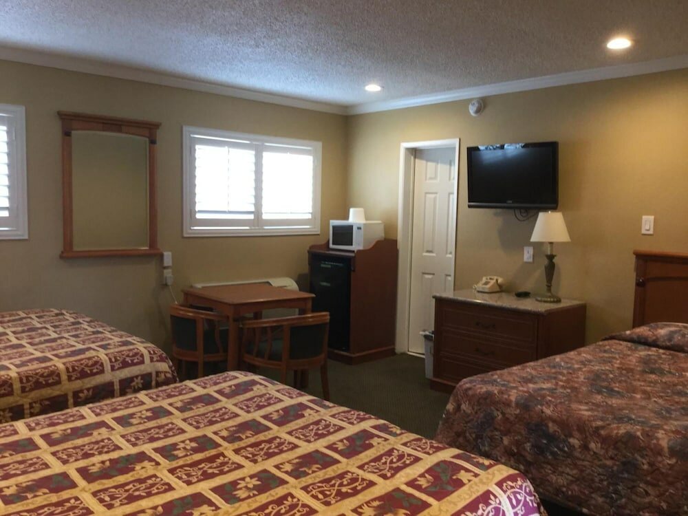 Фото Bevonshire Lodge Motel