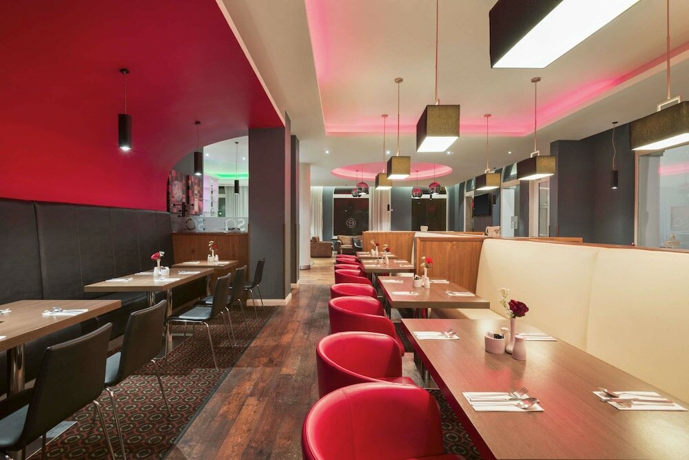 Фото Ramada by Wyndham Belfast City Centre