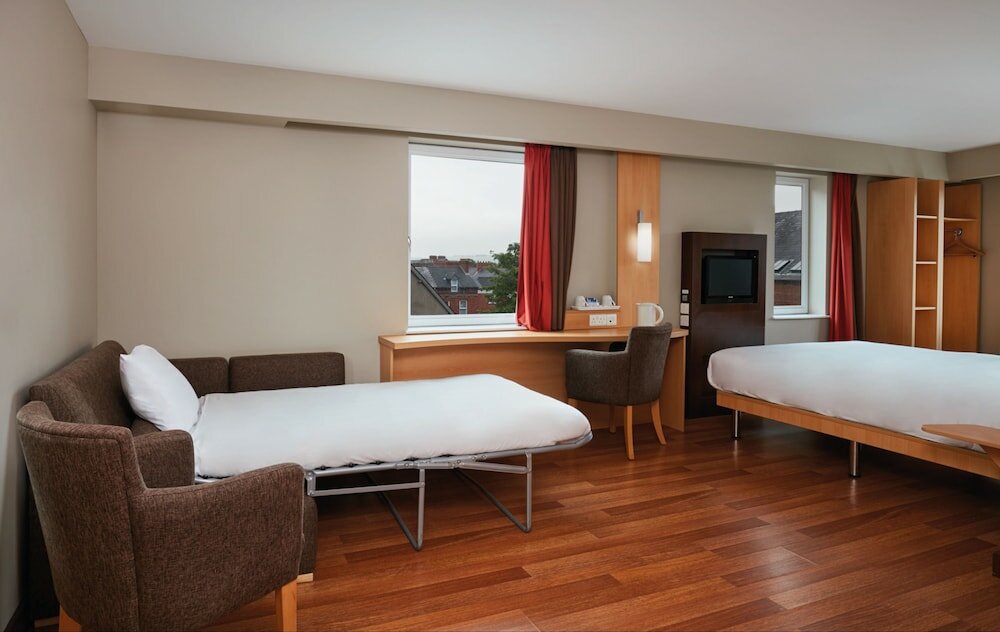 Фото Ibis Belfast Queens Quarter