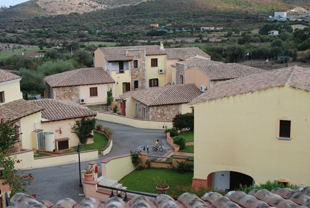 Фото Albergo Residenziale Li Troni