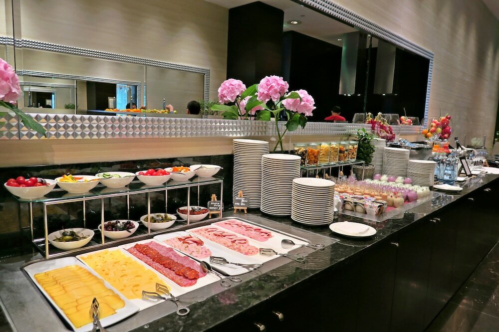 Фото Grand Hotel River Park, a Luxury Collection Hotel Bratislava