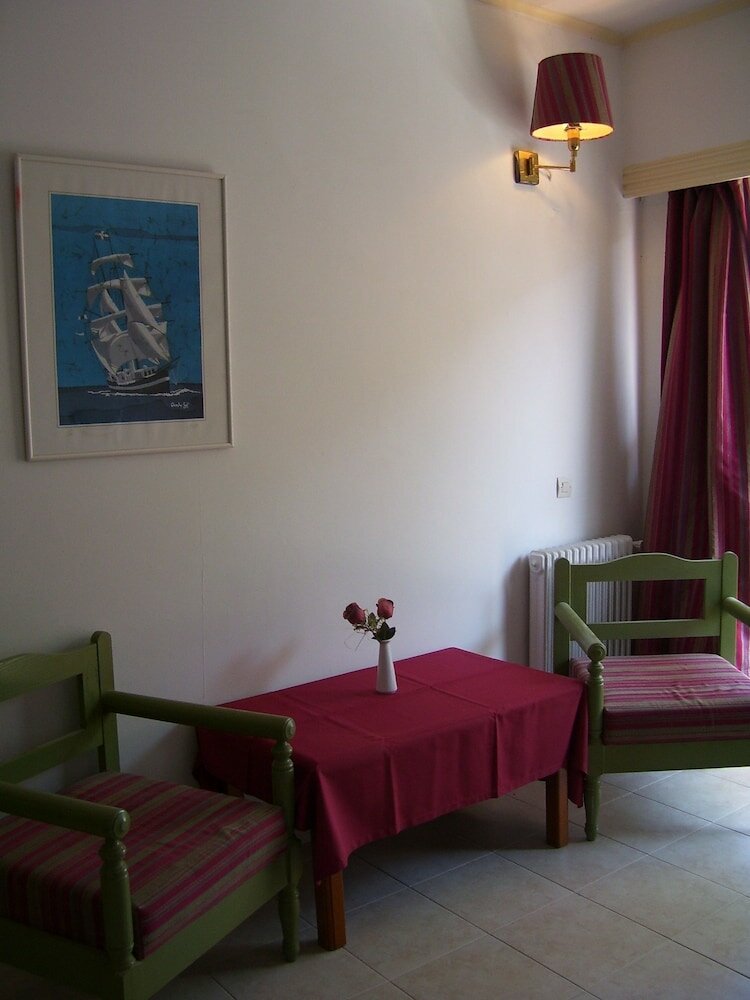 Фото Bristol Hotel & Apartments