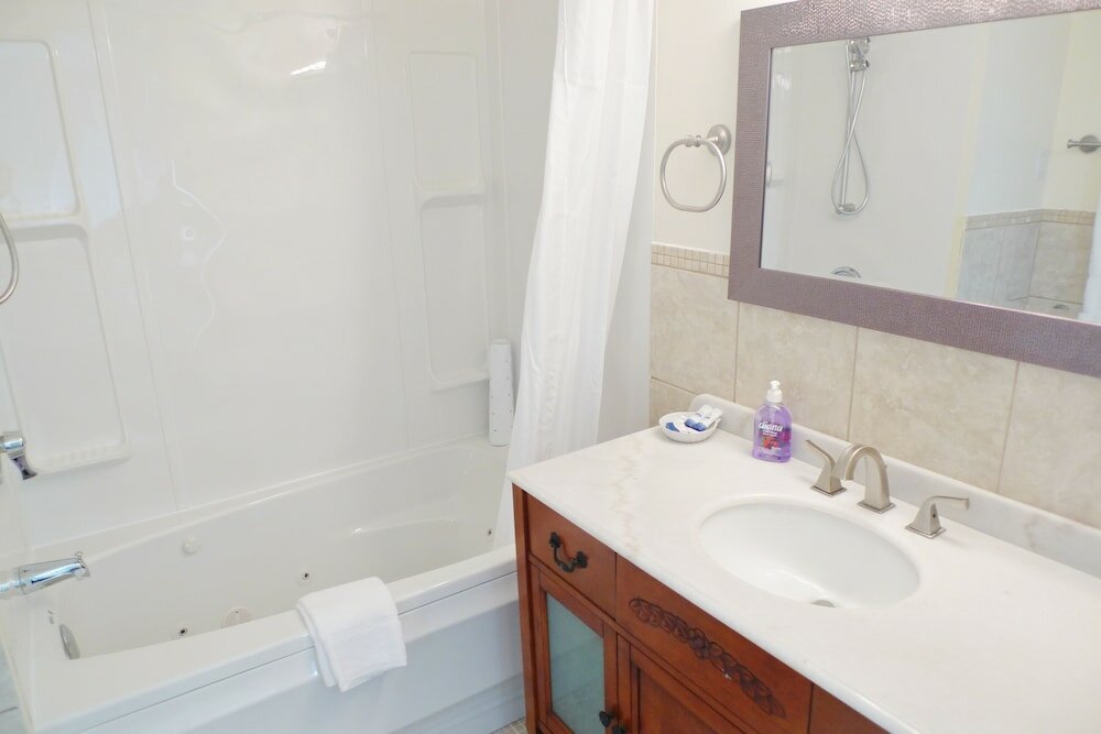 Фото Cavendish Breeze Inn