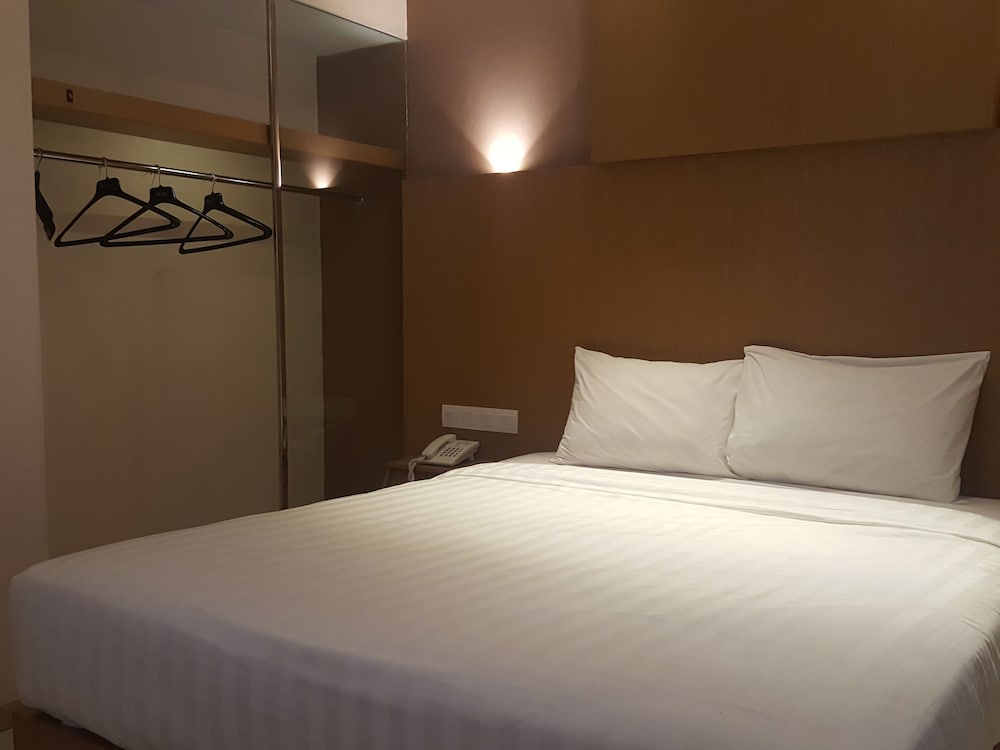 Фото Hotel Kharisma