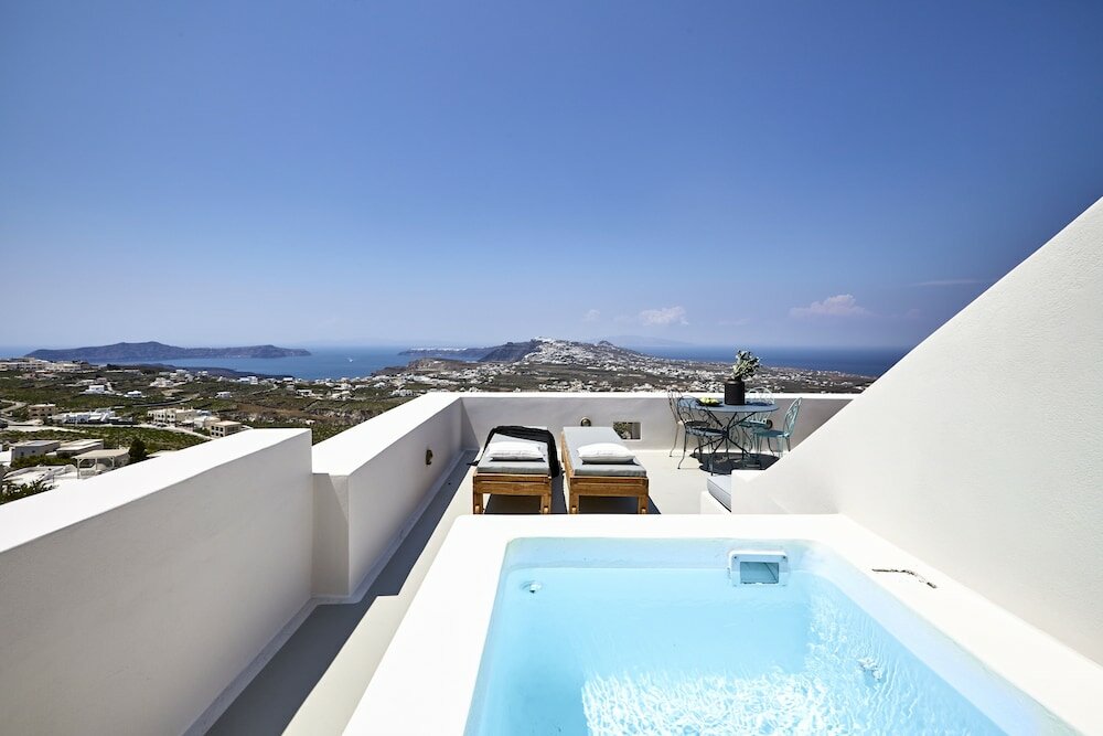 Фото White and Co. La Torre Suites