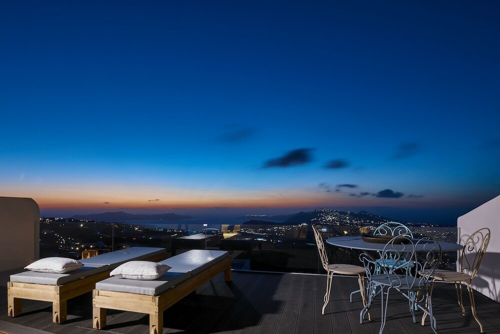 Фото White and Co. La Torre Suites