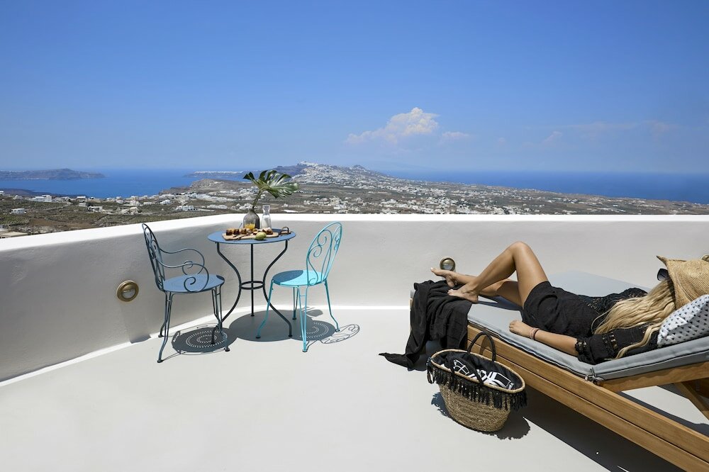 Фото White and Co. La Torre Suites